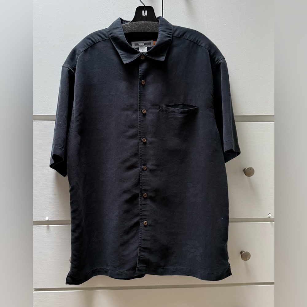 Men’s Quiksilver Silver Edition Black-on-Black Hawaiian Short Sleeve Shirt in XL